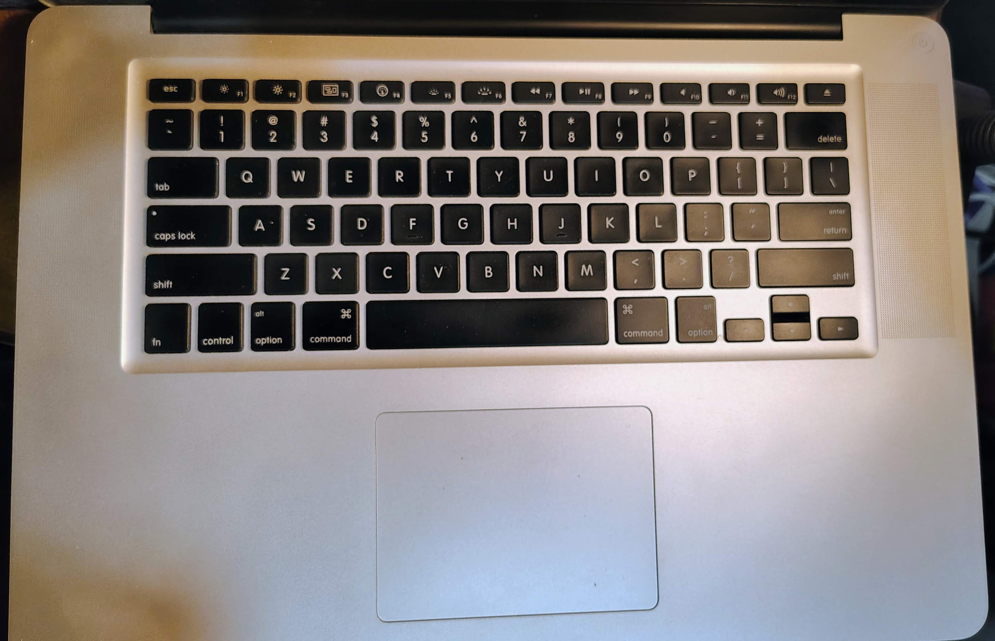 MacBook Pro 15" i5 – foto 2
